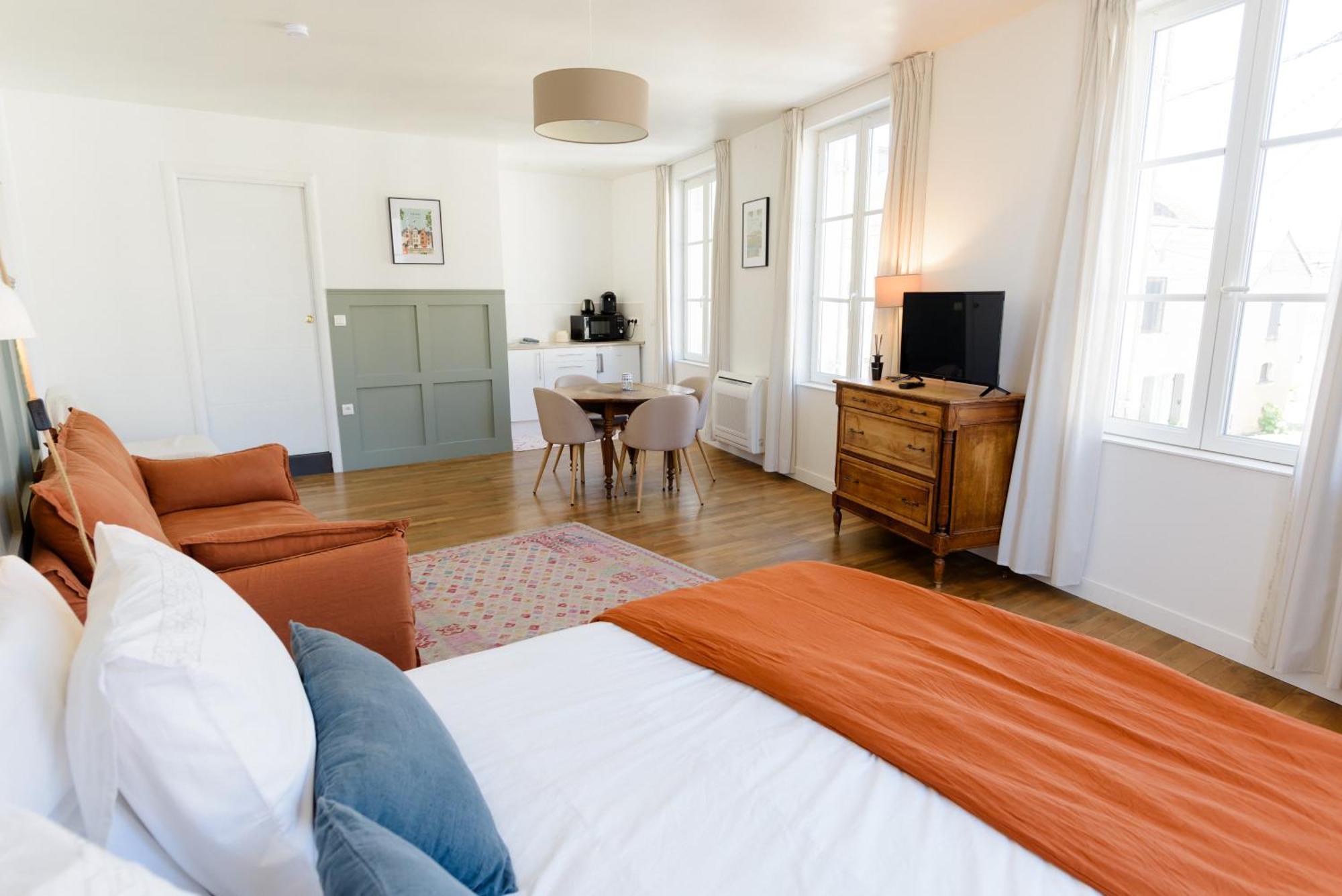 Aux Couleurs De Neuvy Hotel Екстериор снимка