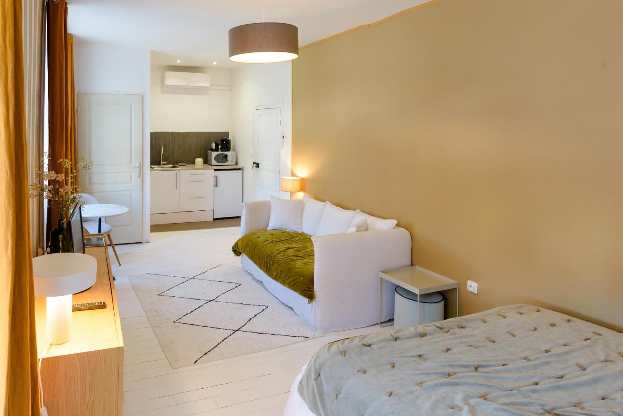 Aux Couleurs De Neuvy Hotel Екстериор снимка