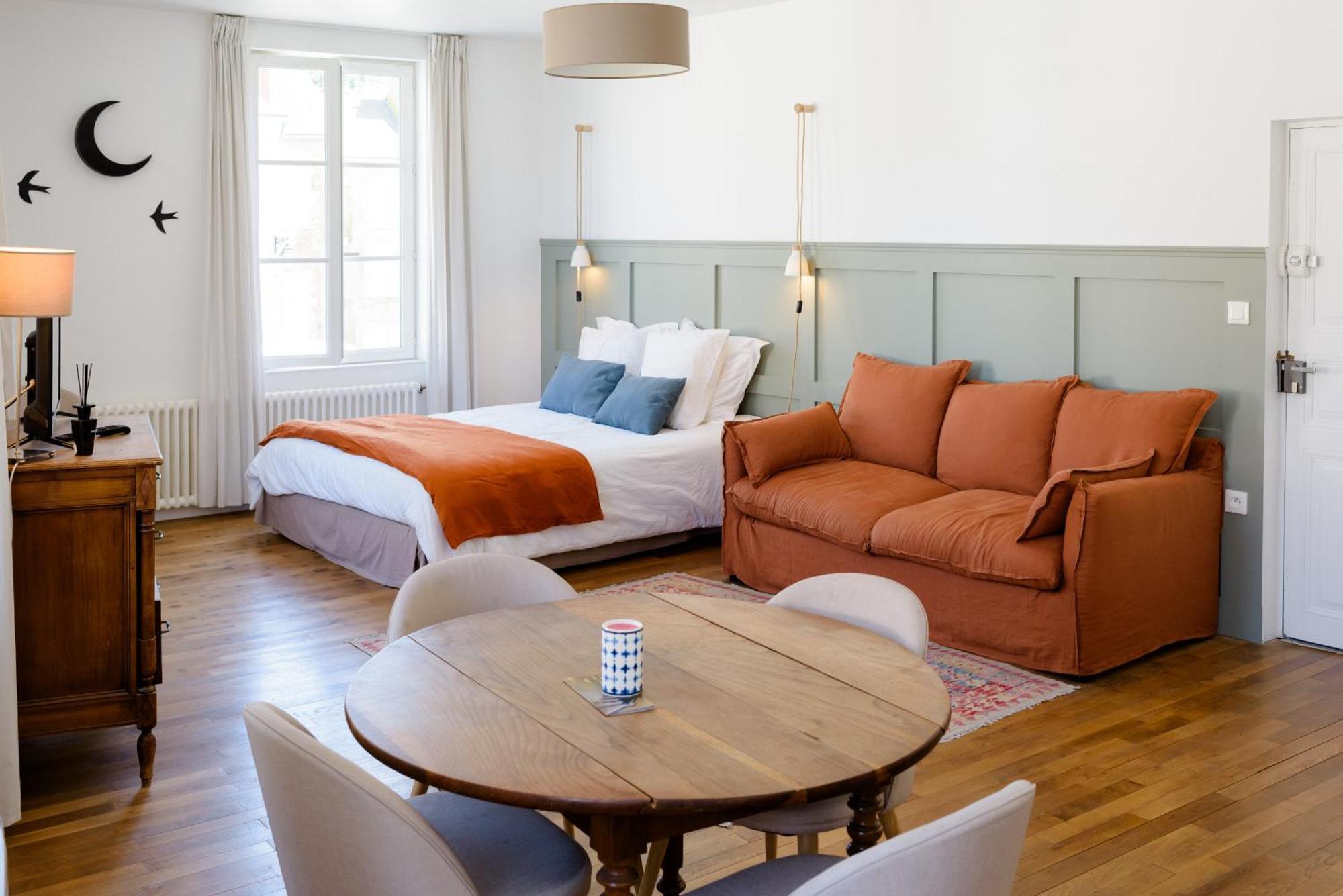 Aux Couleurs De Neuvy Hotel Екстериор снимка